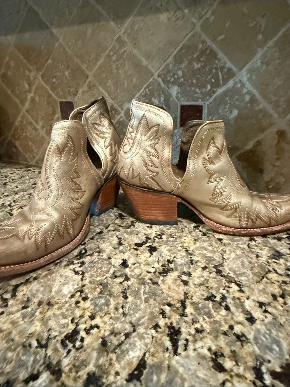 ARIAT WOMEN'S DIXON WESTERN BOOTIES